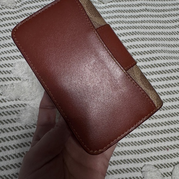 Coach wallet used - Picture 4 of 10